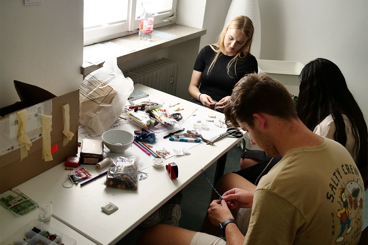 Fotografie - Jugendliche der Jugendkonferenz beim Fashion-Workshop