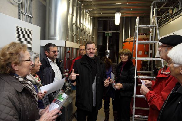 Erläuterung von Herr Sedlmeier, Stadt Regensburg, zum Blockheizkraftwerk der REWAG  in der Pommernstraße