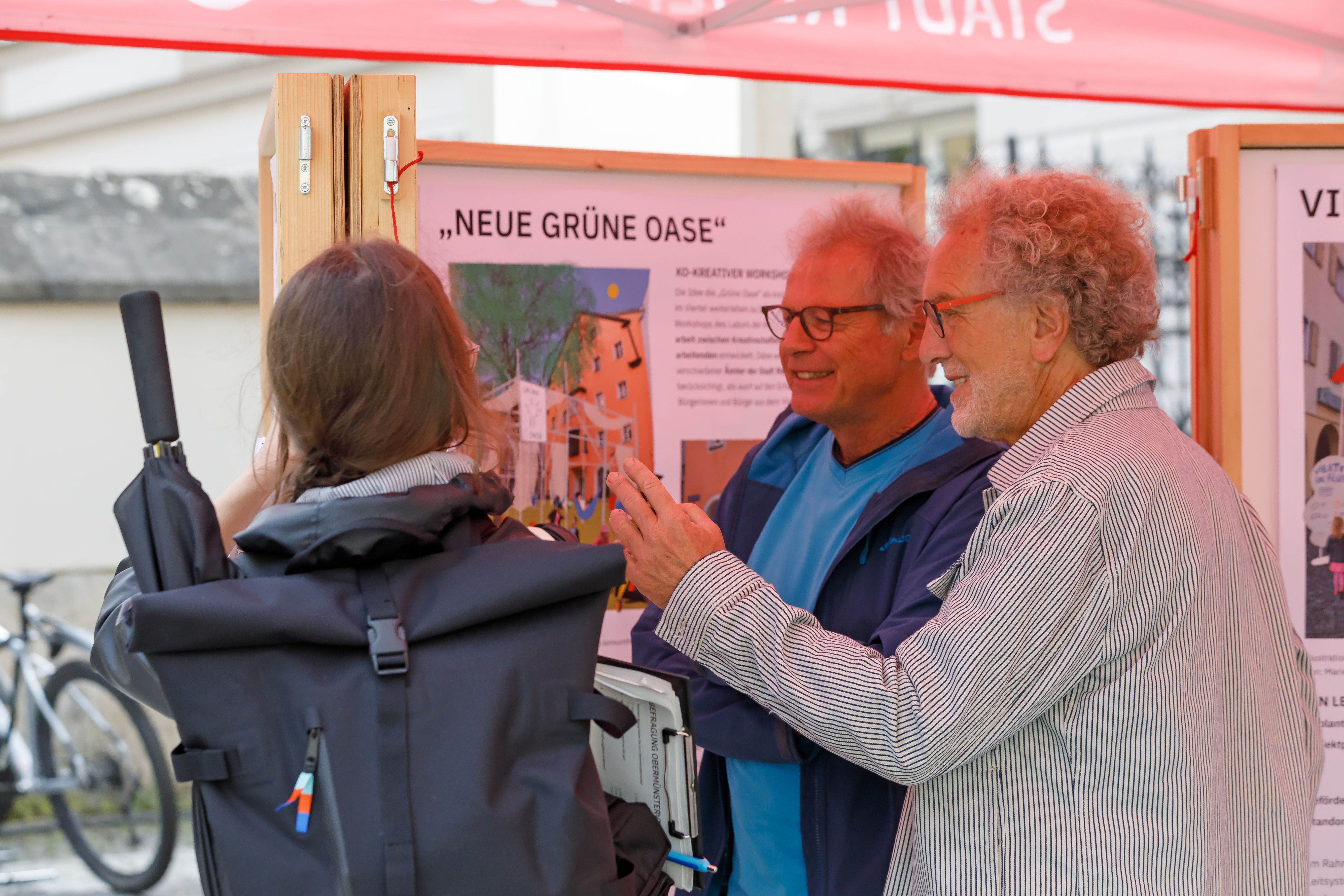 Fotografie: Bei der Ausstellung des Stadtplanungsamtes und Labor der Kreative Köpfe konnten sich die Besucherinnen und Besucher über die weiteren Planungen im Viertel informieren.