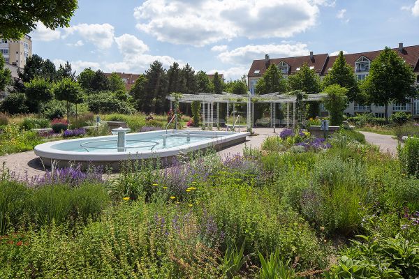 Fotografie - Kneipp-Becken im Park