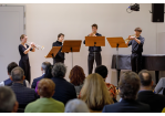 Trompetenquartett spielt im Konzertsaal 