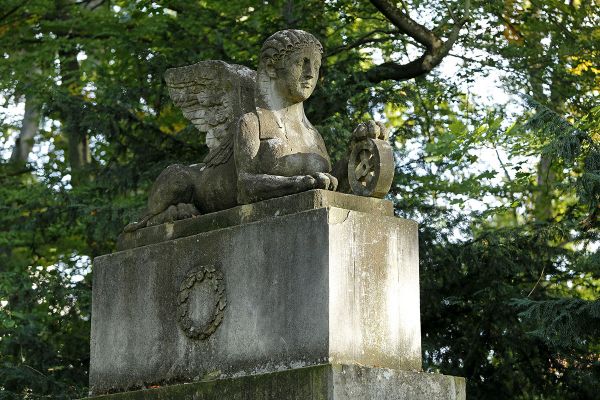 Fotografie - Sphinx-Denkmal in der Fürst-Anselm-Allee