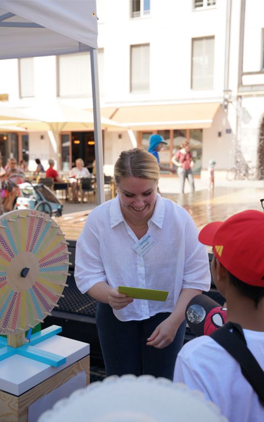 Die Strategische Partnerschaft Sensorik e.V. stellt den Kindern Fragen zum Thema Sensorik.