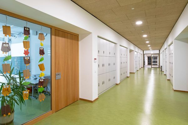 Fotografie - Grundschule Königswiesen, Hauptflur Erdgeschoss 