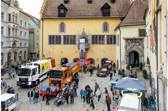 Fotografie: Auf dem Rathausplatz konnten verschiedene Fahrzeuge begutachtet werden.