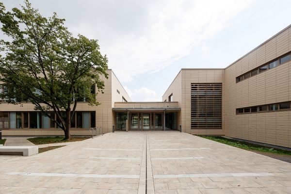 Grundschule Napoleonstein - Barrierefreier Haupteingang