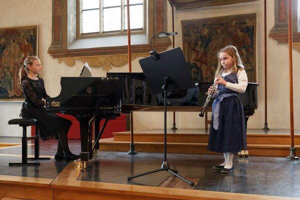 Fotografie - Pianistin und Klarinettistin spielen bei Priesträgerkonzert von Jugend Musiziert im Rahmen der Regensburger Rathauskonzerte