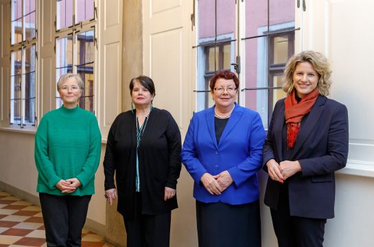 Fotografie: (v. l. n. r.) Elfriede Windpassinger, Rositsa Koleva, Valentina Wudtke und Bürgermeisterin Astrid Freudenstein 