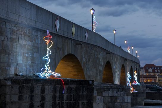 Lichtskulpturen an der Steinernen Brücke