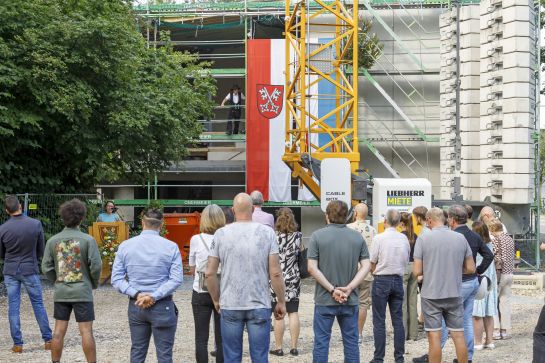 Fotografie: Feierlichkeiten zum Richtfest des Jugend- und Familienzentrums Königswiesen