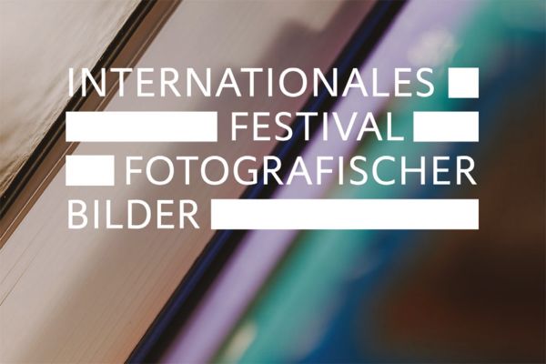 Grafik – Sujet des Internationalen Festivals Fotografischer Bilder