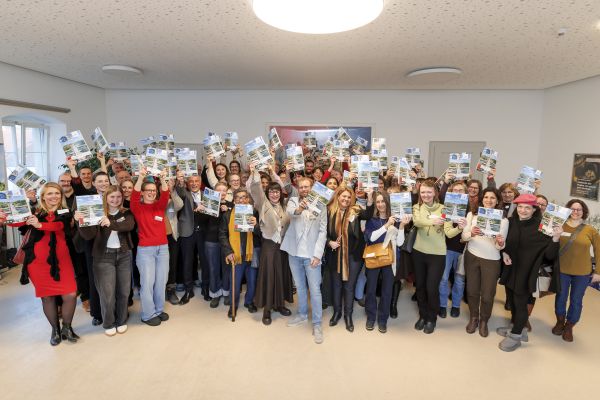 Fotografie: Gruppenbild bei der Vorstellung des neuen vhs-Programms 2026