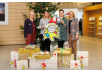 Foto Spendenübergabe,Christiana Schmidbauer, Leiterin Stiftungsverwaltung, Karin Rauscher und Daniela Miller, Maschinenfabrik Reinhausen, Melanie Brunner, Aktion Kinderbaum