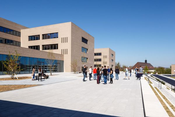 Neubau Berufliche Oberschule Regensburg - Pausenhöfe