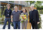 Fotografie: Die Nutzer dankten der Stadt für das neue Gebäude: Dr. Fabian Queck vom Verein MINT-Labs Regensburg e. V., Florian Madl vom Kinderhaus und Ludwig Friedl von der Energieagentur Regensburg (v. l.) mit Oberbürgermeisterin Gertrud Maltz-Schwarzfischer 