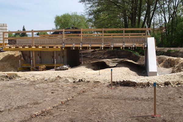 Hochwasserschutz Am Aubach - Neubau Brücke Islinger Weg  West